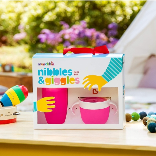 Roll over image to zoom in    Munchkin® Nibbles & Giggles Toddler Gift Set, Includes 10oz Miracle 360 Cup and Snack Catcher, Pink